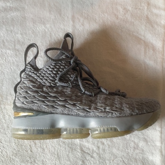 Nike LeBron grey city wolf gold - Picture 6 of 7